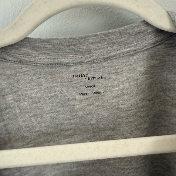 Daily Ritual Women’s Bamboo Lightweight Gray Short-Sleeve Pocket Tee Size Small - Picture 2 of 4